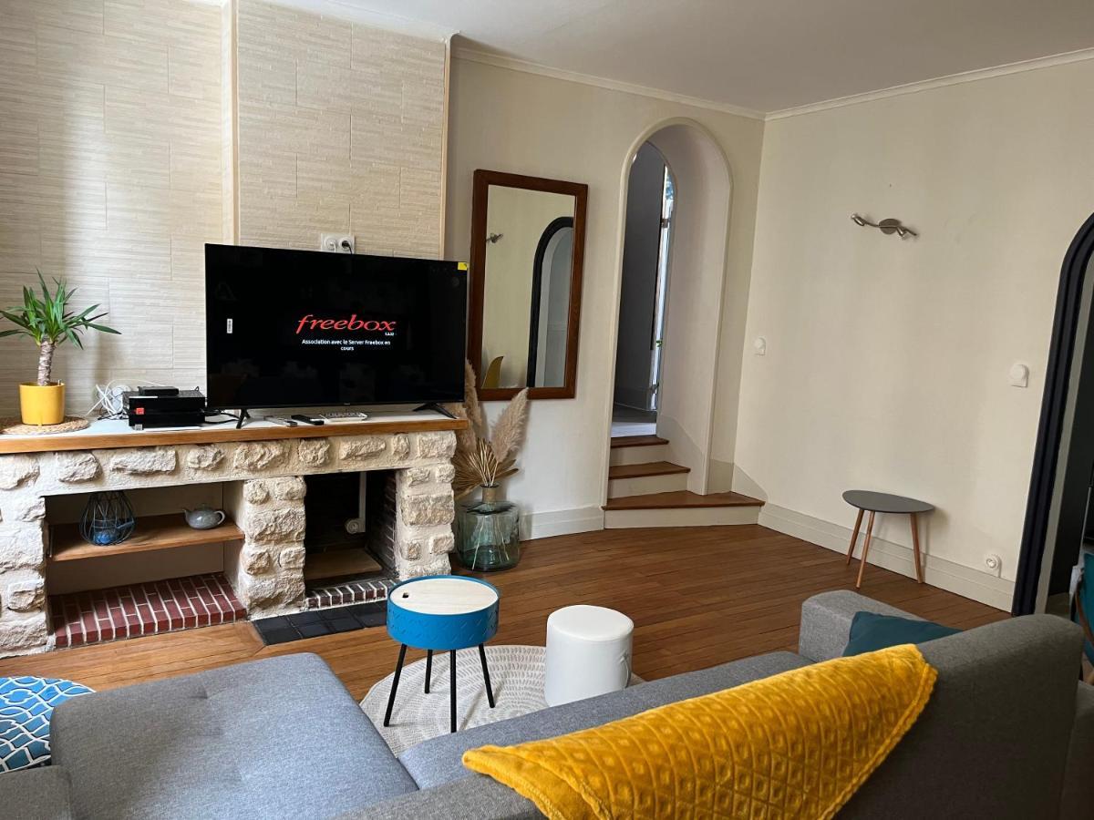 Les Avatars Apartment Saint-Amand-Montrond Exterior photo