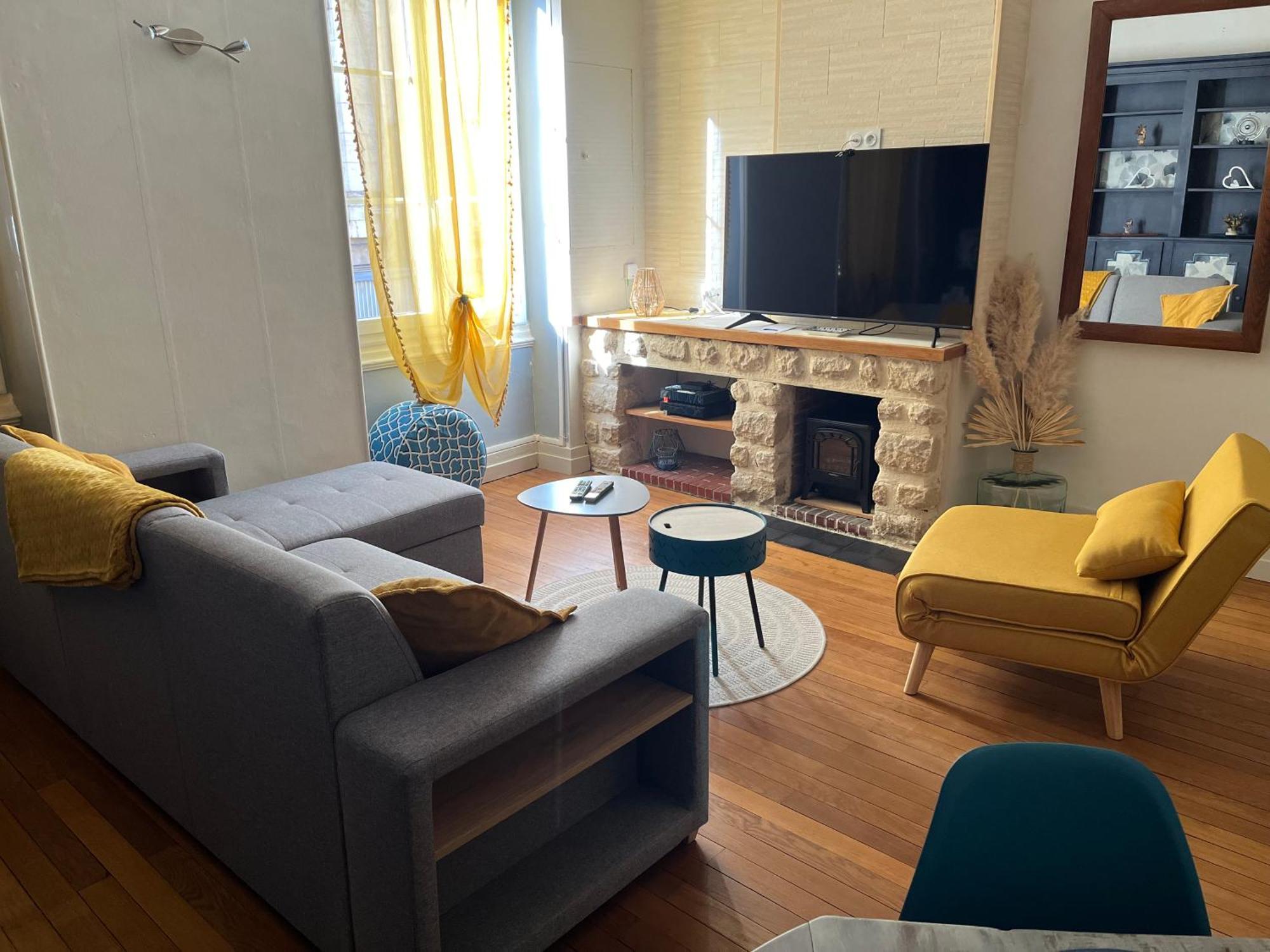 Les Avatars Apartment Saint-Amand-Montrond Exterior photo